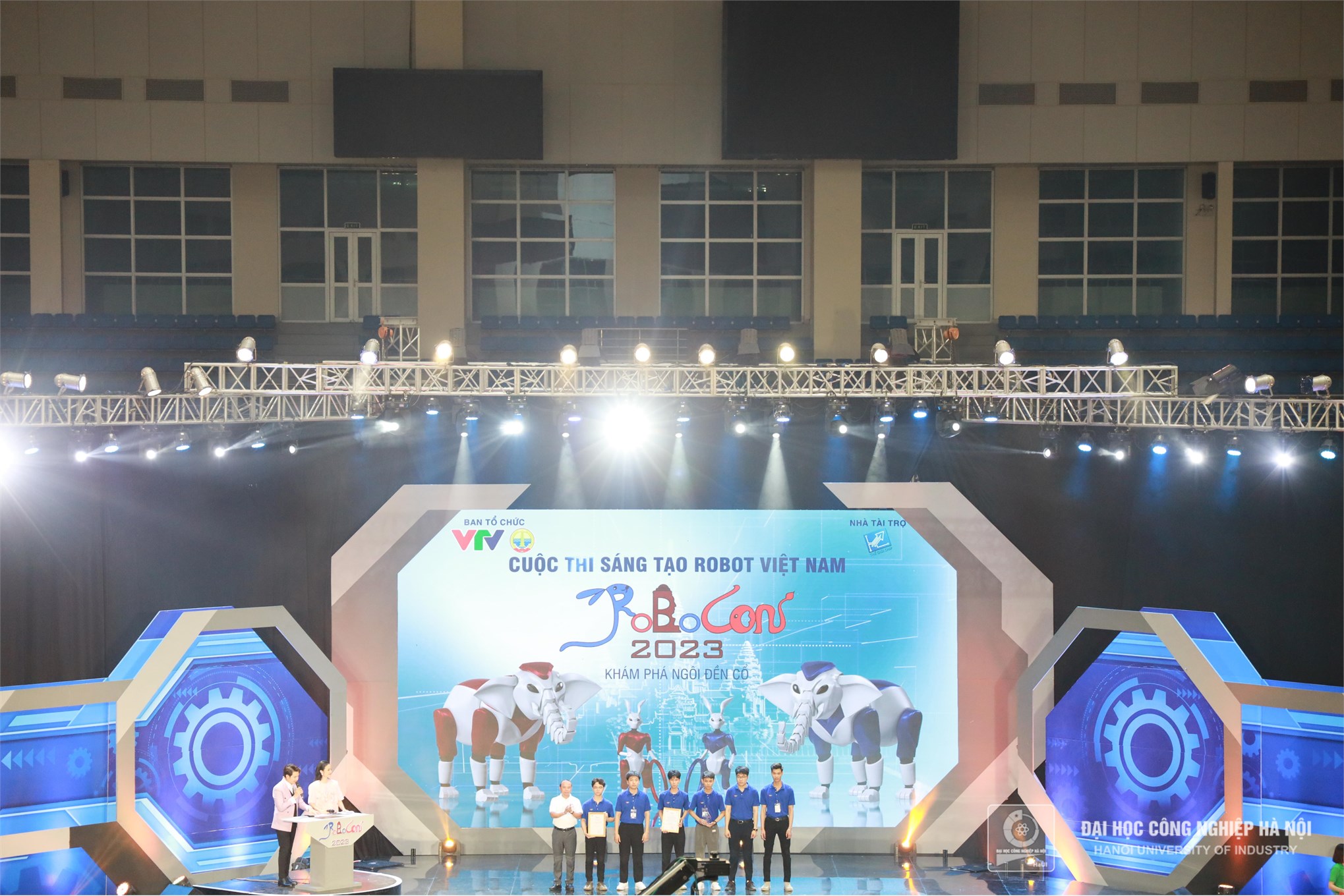 DCN - ĐT02 from Hanoi University of Industry becomes the champion of the Vietnam Robot Creation Contest 2023