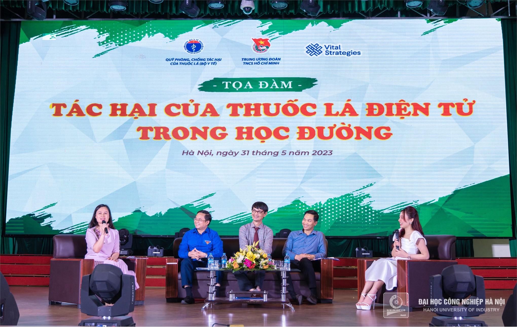 Tuổi trẻ Đại học Công nghiệp Hà Nội nói không với thuốc lá và thuốc lá điện tử
