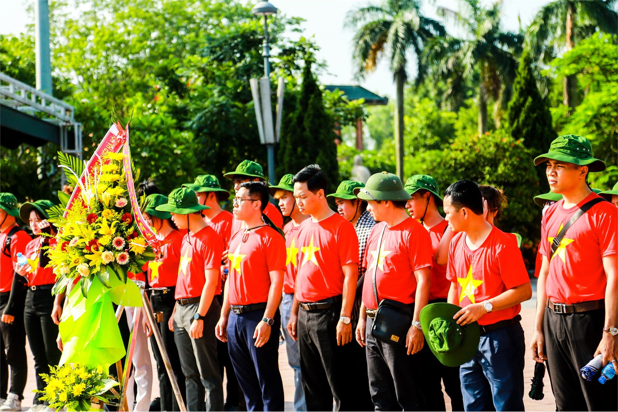 Hành trình tri ân của đoàn sinh viên tiêu biểu Trường Đại học Công nghiệp Hà Nội
