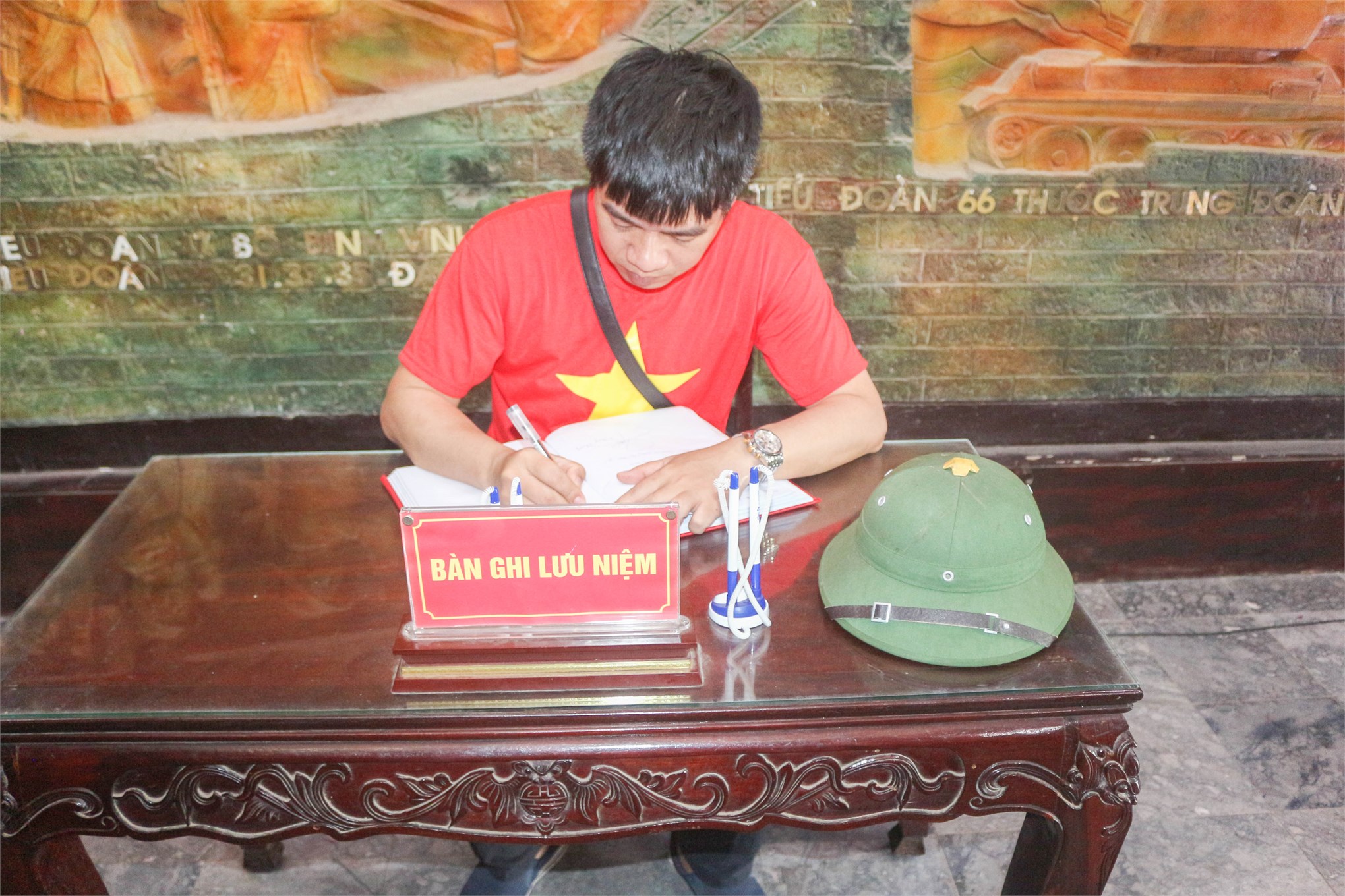 Hành trình tri ân của đoàn sinh viên tiêu biểu Trường Đại học Công nghiệp Hà Nội