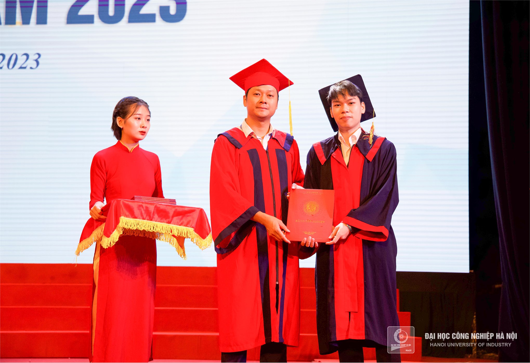 Gần 5.000 tân thạc sĩ, kỹ sư, cử nhân Trường Đại học Công nghiệp Hà Nội rạng rỡ trong ngày tốt nghiệp