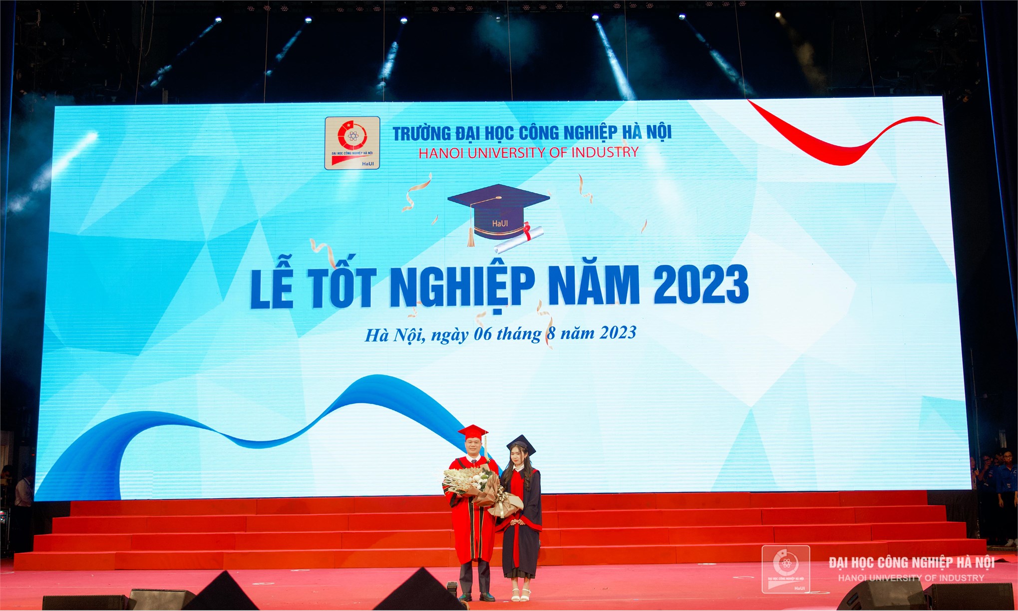 HaUI organized the Graduation Ceremony for 5,000 Master's and Bachelor’s Degree Holders in 2023