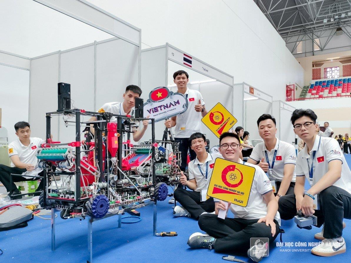 [Báo điện tử Đại biểu Nhân dân] Trường ĐH Công nghiệp Hà Nội xếp hạng Ba cuộc thi Sáng tạo Robot Châu Á - Thái Bình Dương năm 2023
