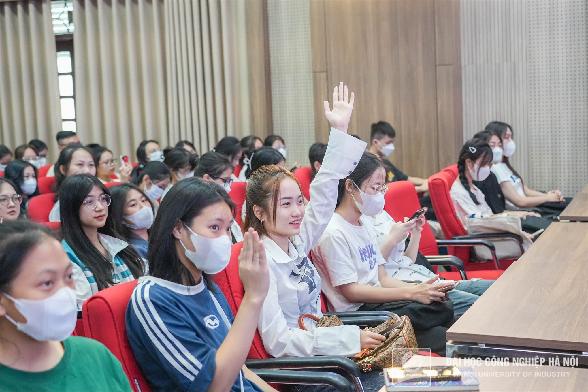 Những buổi sinh hoạt, học tập đầu tiên của tân sinh viên Đại học Công nghiệp Hà Nội
