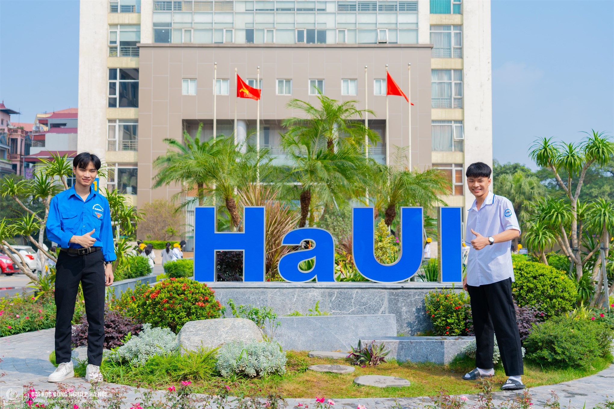 Đại học Công nghiệp Hà Nội đón gần 500 thầy cô, phụ huynh và học sinh trường THPT Mê Linh, tỉnh Thái Bình