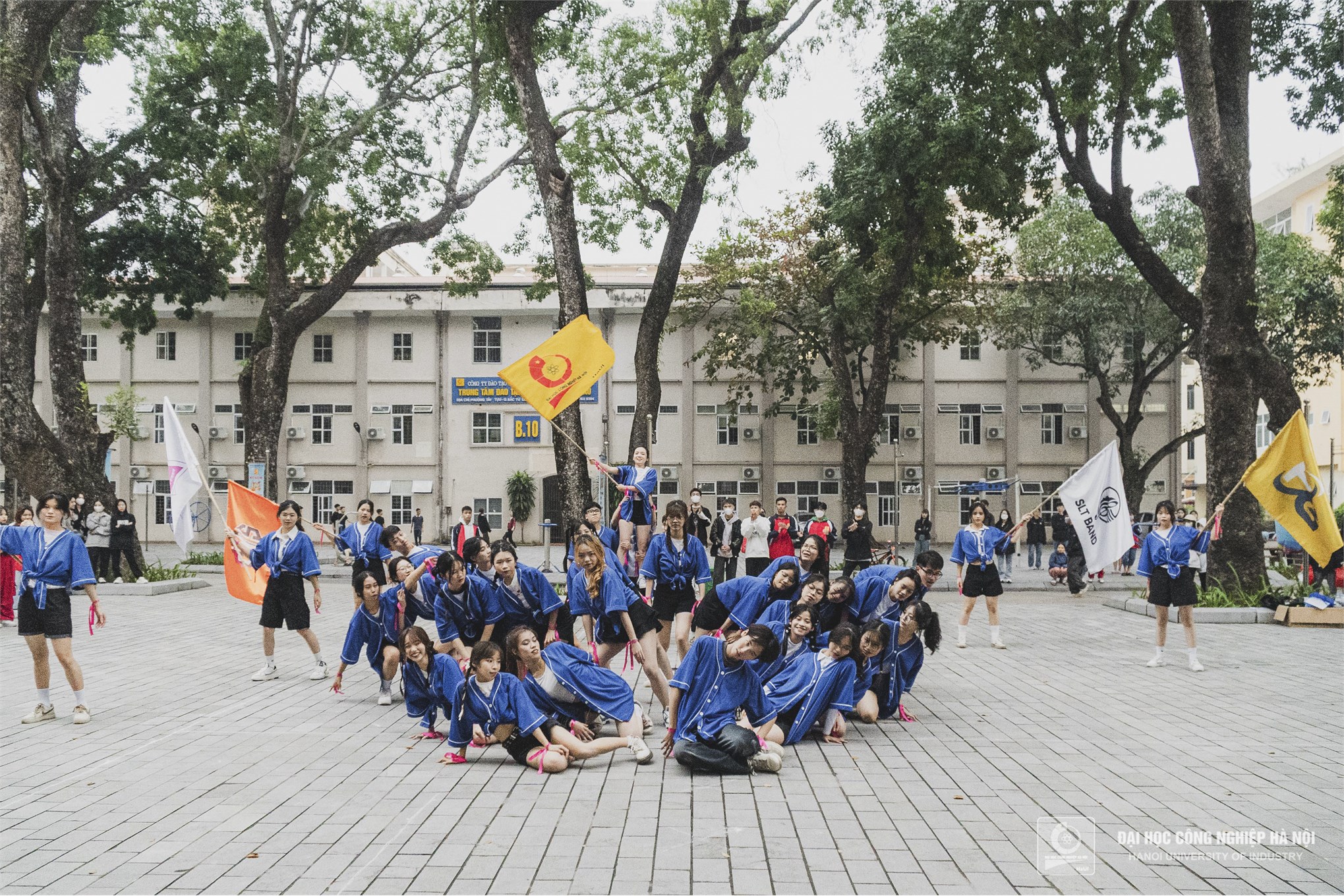 Tân sinh viên Đại học Công nghiệp Hà Nội cháy hết mình cùng Ngày hội HaUI CONNECTION 2023