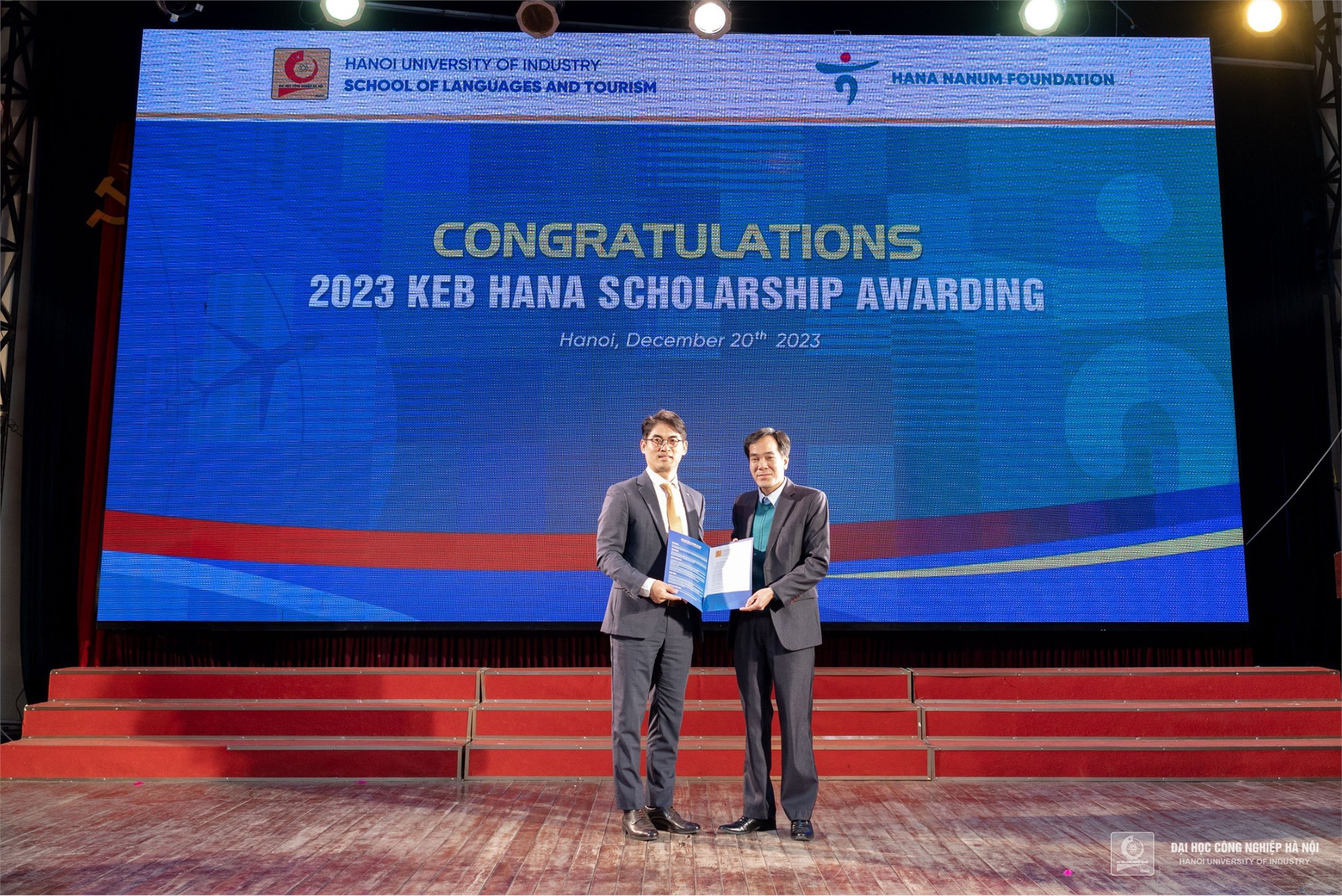 Ngân hàng KEB Hàn Quốc trao tặng 20 suất học bổng cho sinh viên ngành Ngôn ngữ Hàn Quốc