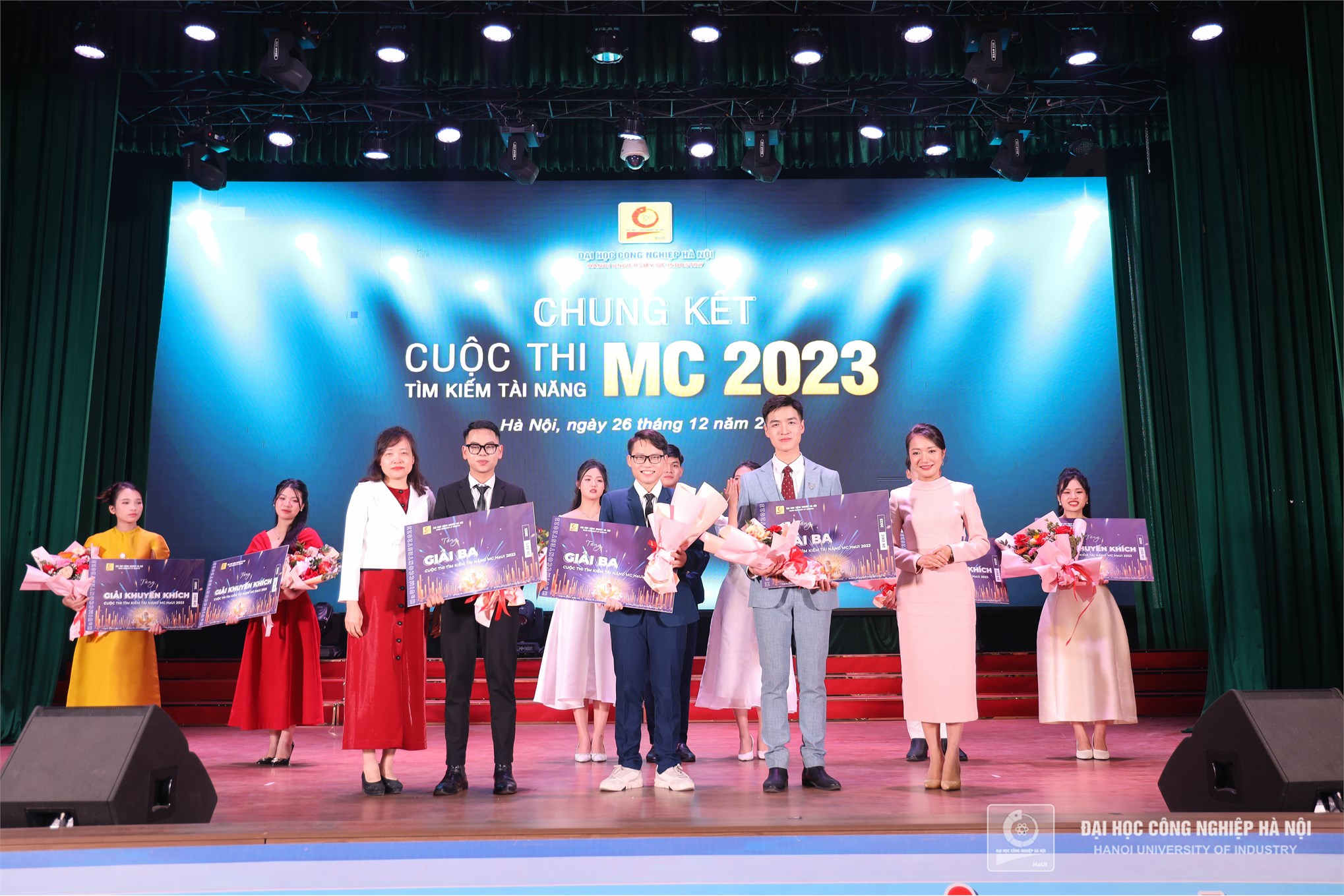 Nữ sinh khoa Kế toán kiểm toán đạt Giải Nhất đêm Chung kết cuộc thi Tìm kiếm tài năng MC - HaUI 2023 