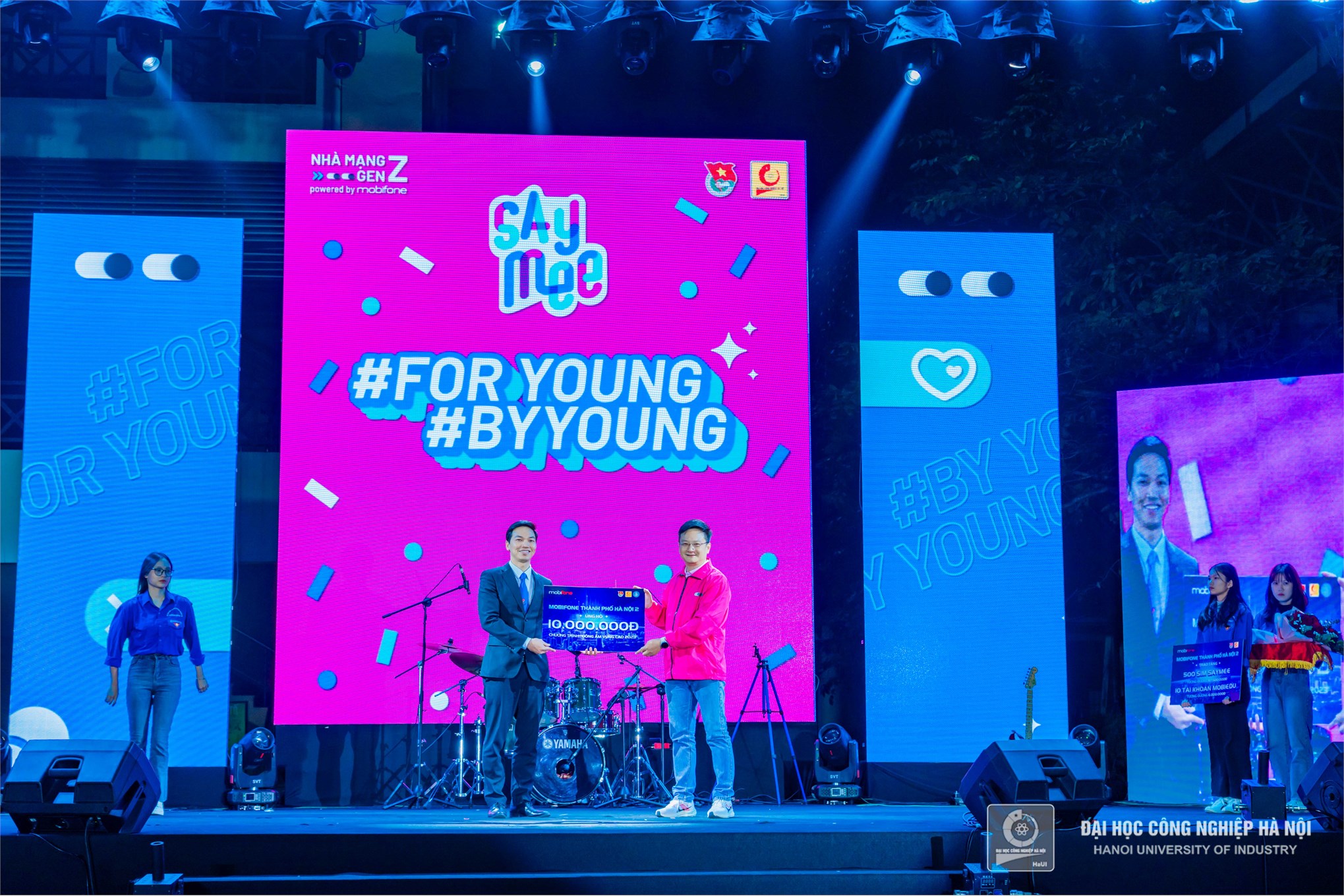 HaUI and Mobifone Illuminate the Night with 'Maximizing Life' Music Festival