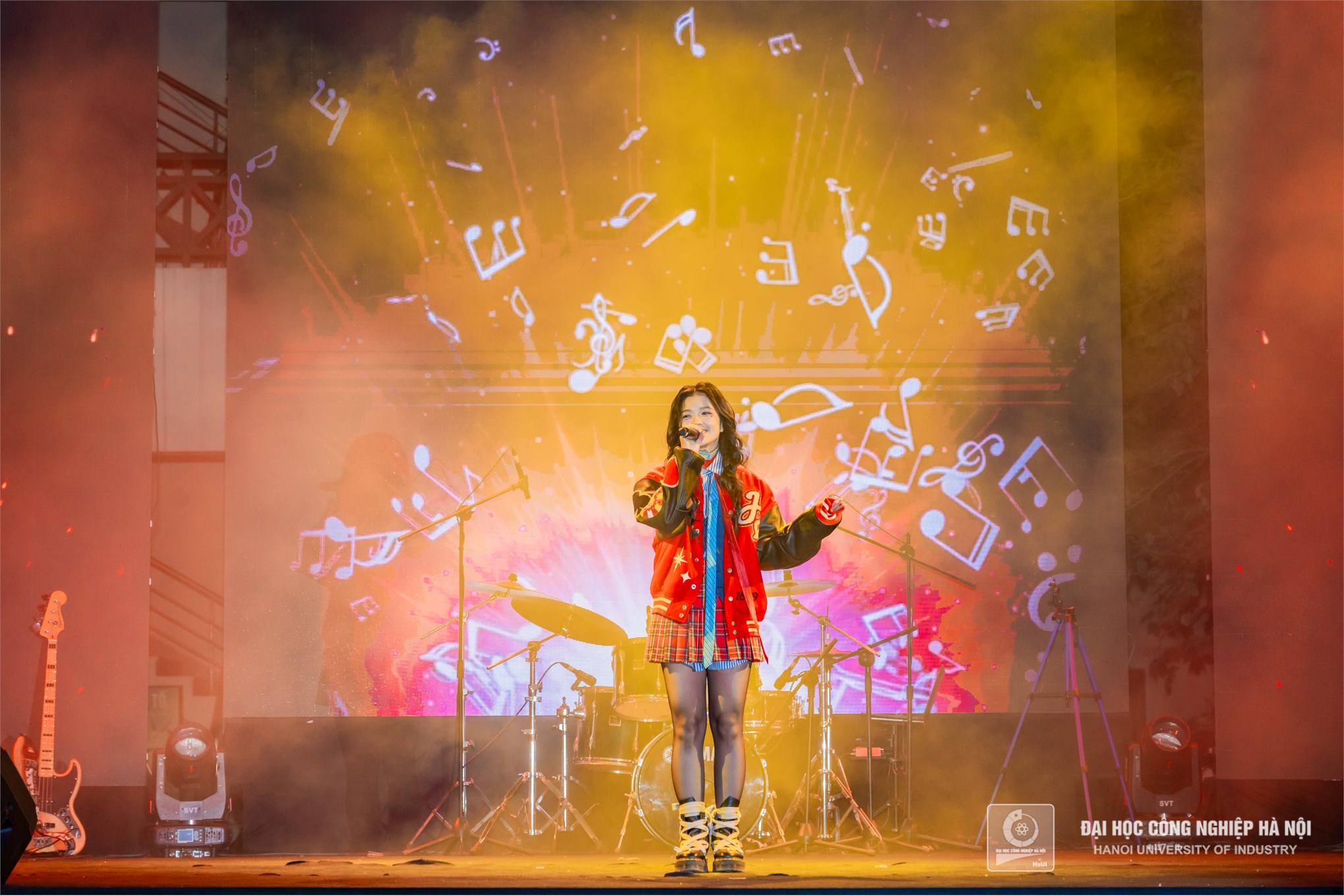 HaUI and Mobifone Illuminate the Night with 'Maximizing Life' Music Festival