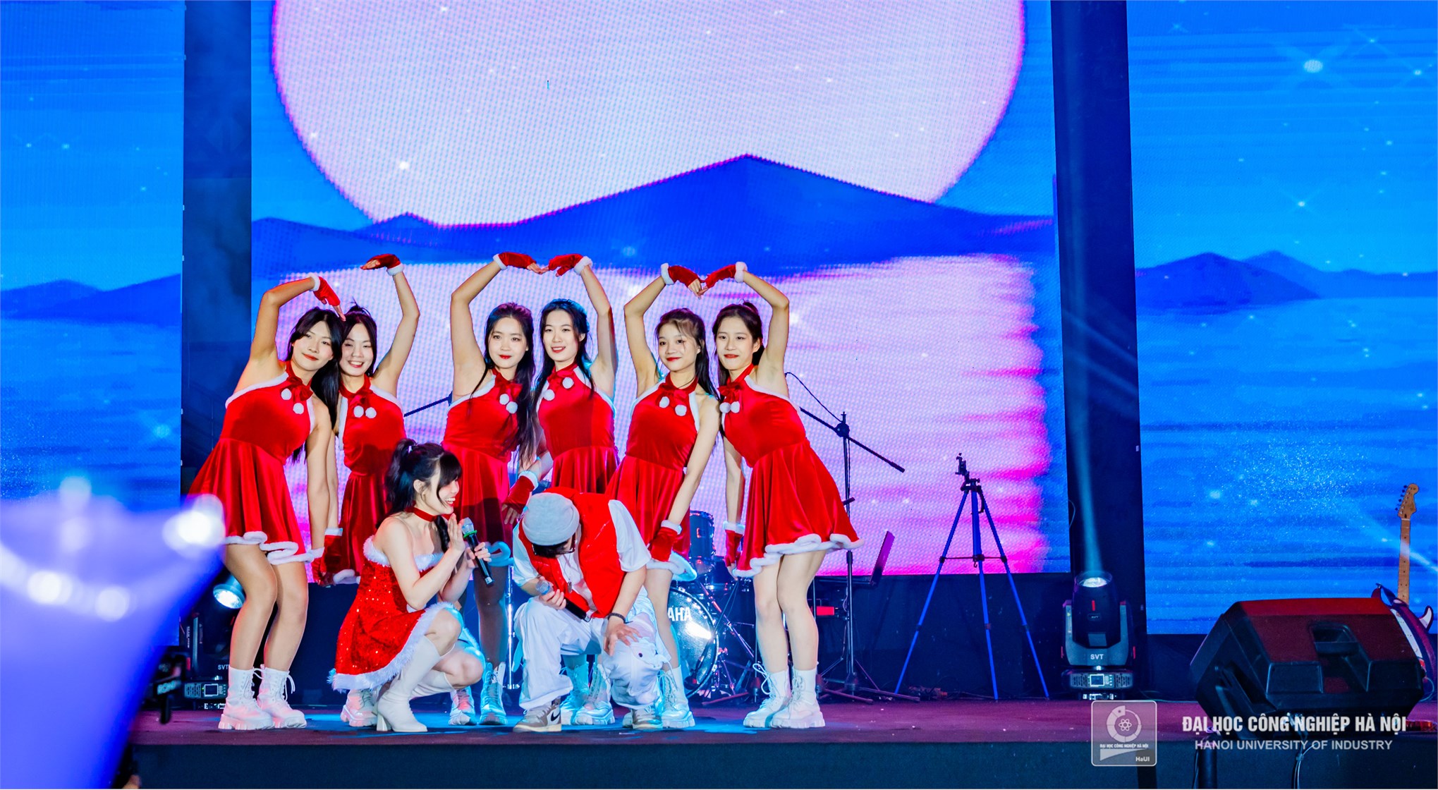 HaUI and Mobifone Illuminate the Night with 'Maximizing Life' Music Festival