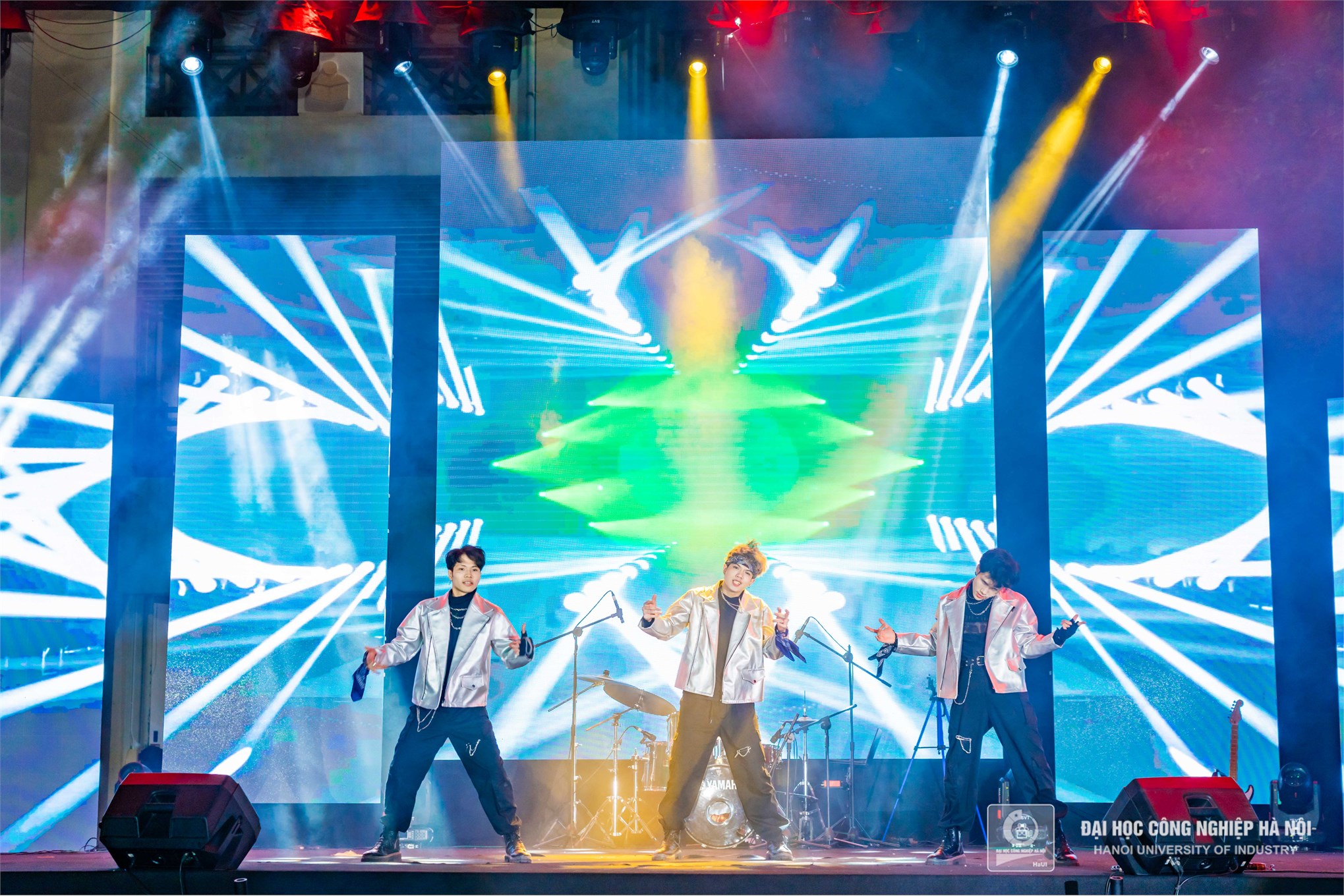 HaUI and Mobifone Illuminate the Night with 'Maximizing Life' Music Festival