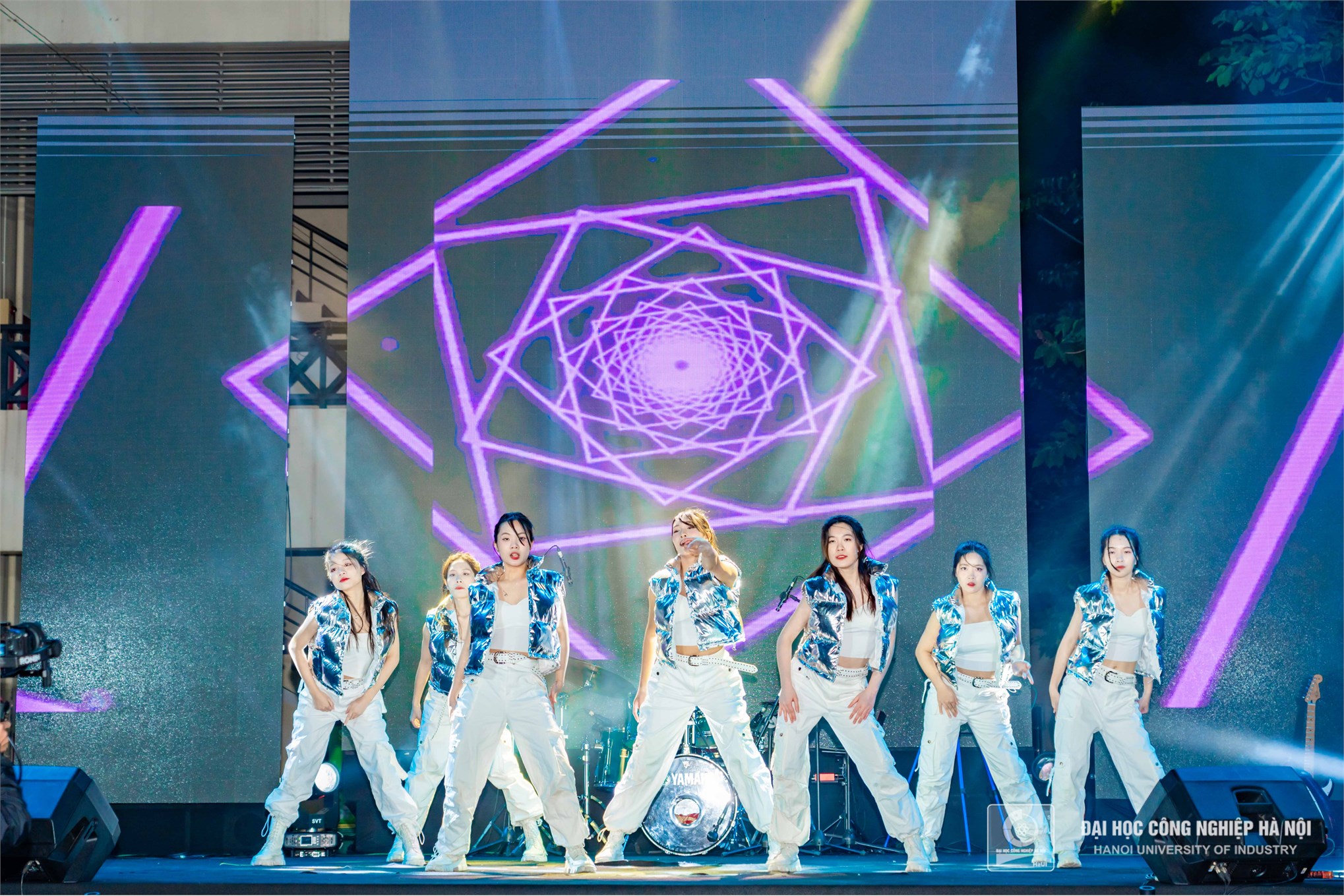 HaUI and Mobifone Illuminate the Night with 'Maximizing Life' Music Festival