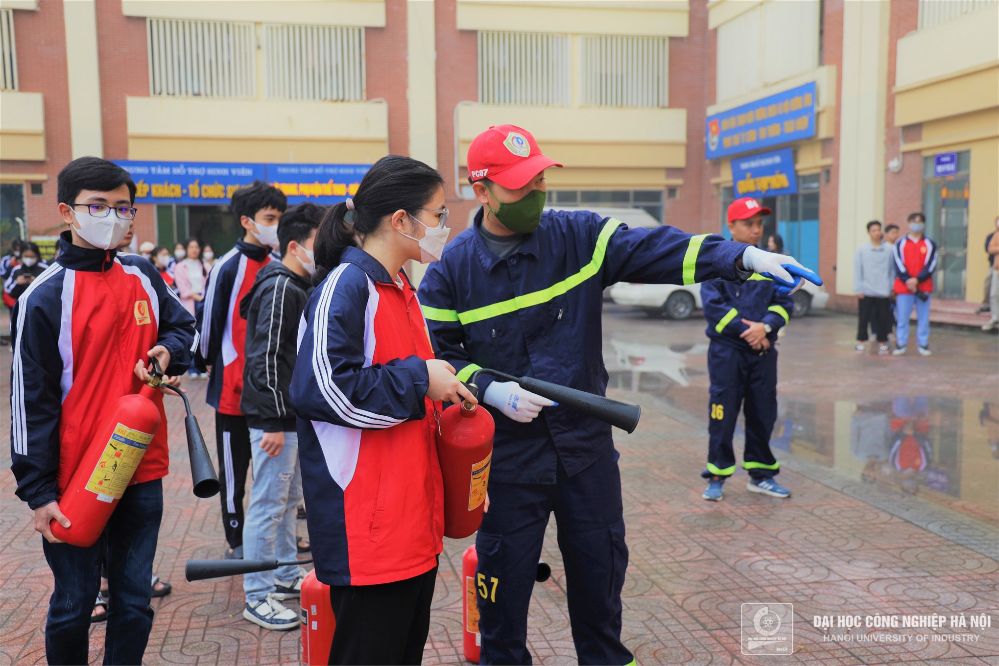 HaUI tổ chức diễn tập phương án chữa cháy và cứu nạn, cứu hộ 