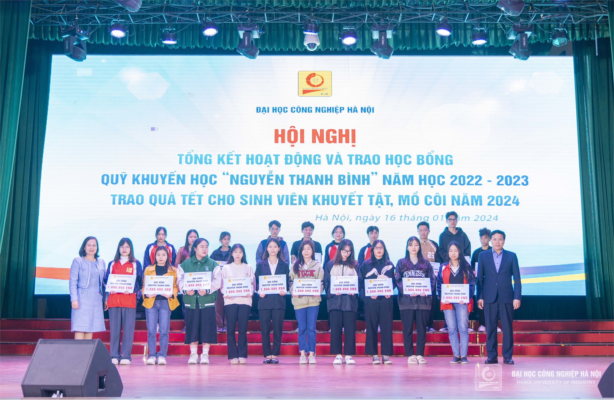 Học bổng Nguyễn Thanh Bình chắp cánh tương lai cho sinh viên Đại học Công nghiệp Hà Nội