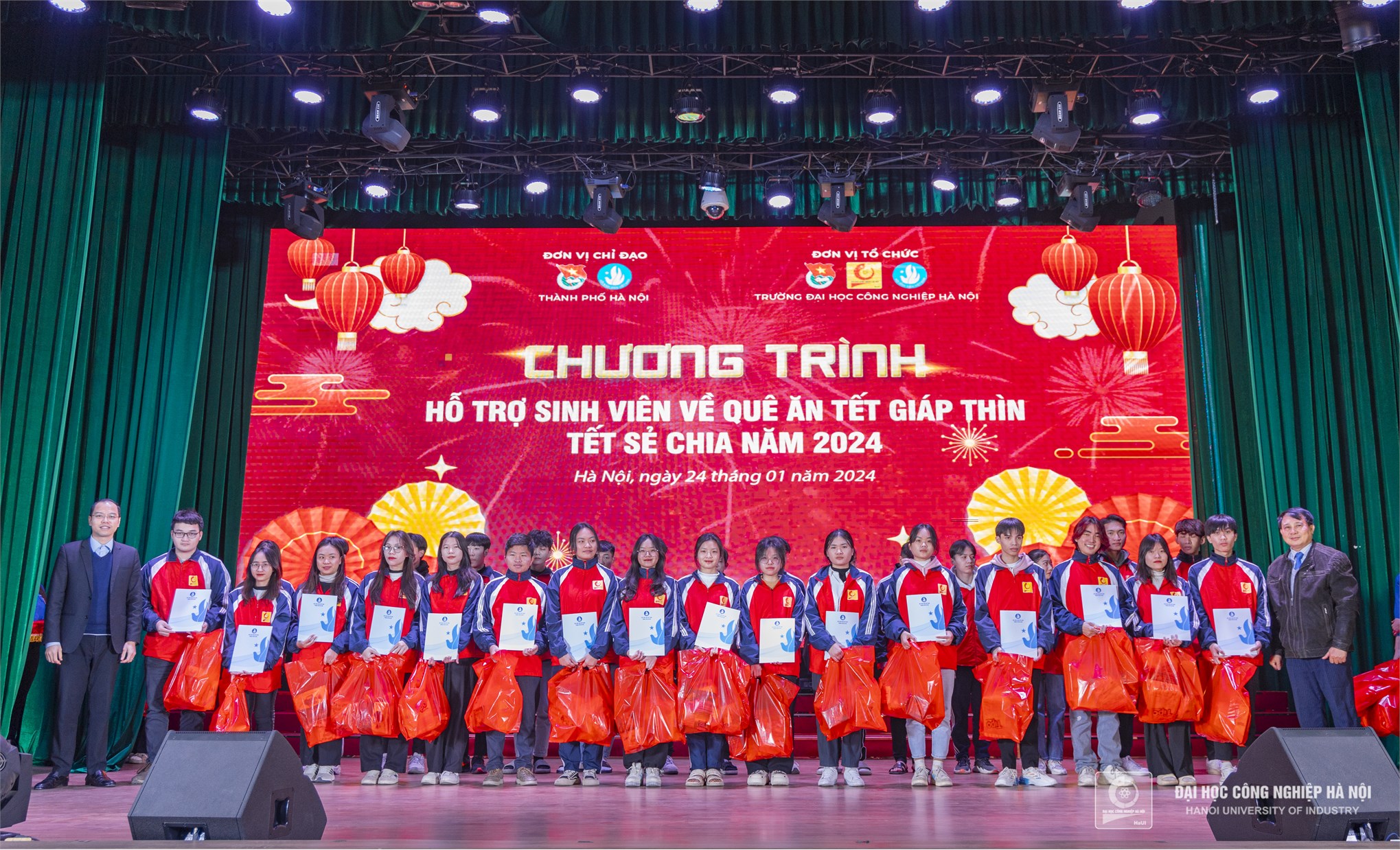Xuân đoàn viên – Tết sẻ chia: Ngọn lửa yêu thương ấm lòng sinh viên Đại học Công nghiệp Hà Nội