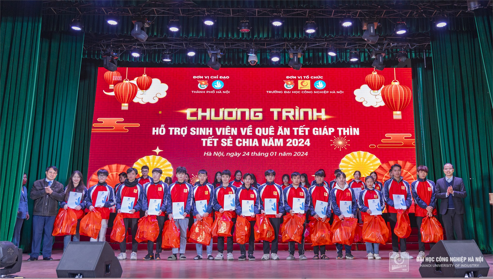 Xuân đoàn viên – Tết sẻ chia: Ngọn lửa yêu thương ấm lòng sinh viên Đại học Công nghiệp Hà Nội