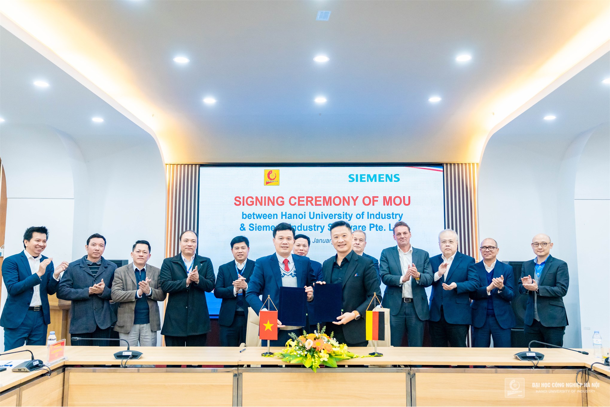 HaUI and Siemens Forge Partnership: Signing of MOU to Develop Digital Laboratory