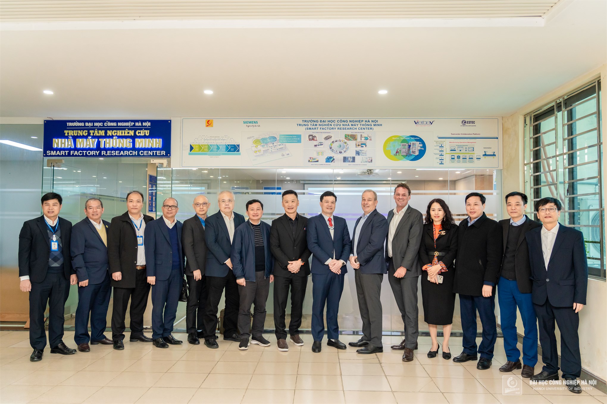 Mr. Bob Jones, the Standing Vice President in charge of global business at Siemens, highlighted the importance of digital transformation