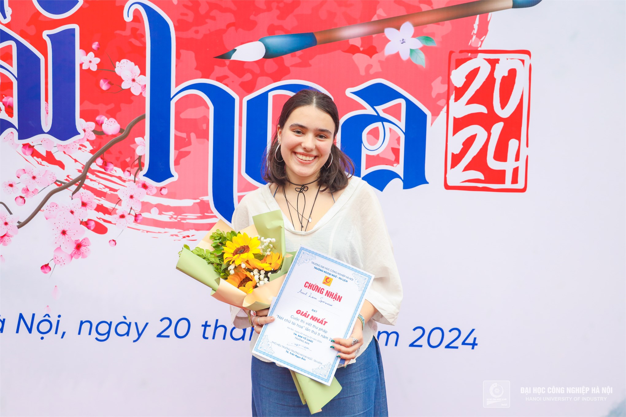 Nét chữ tài hoa 2024: Giữ gìn và phát huy nét đẹp văn hóa trong ngày Tết Việt