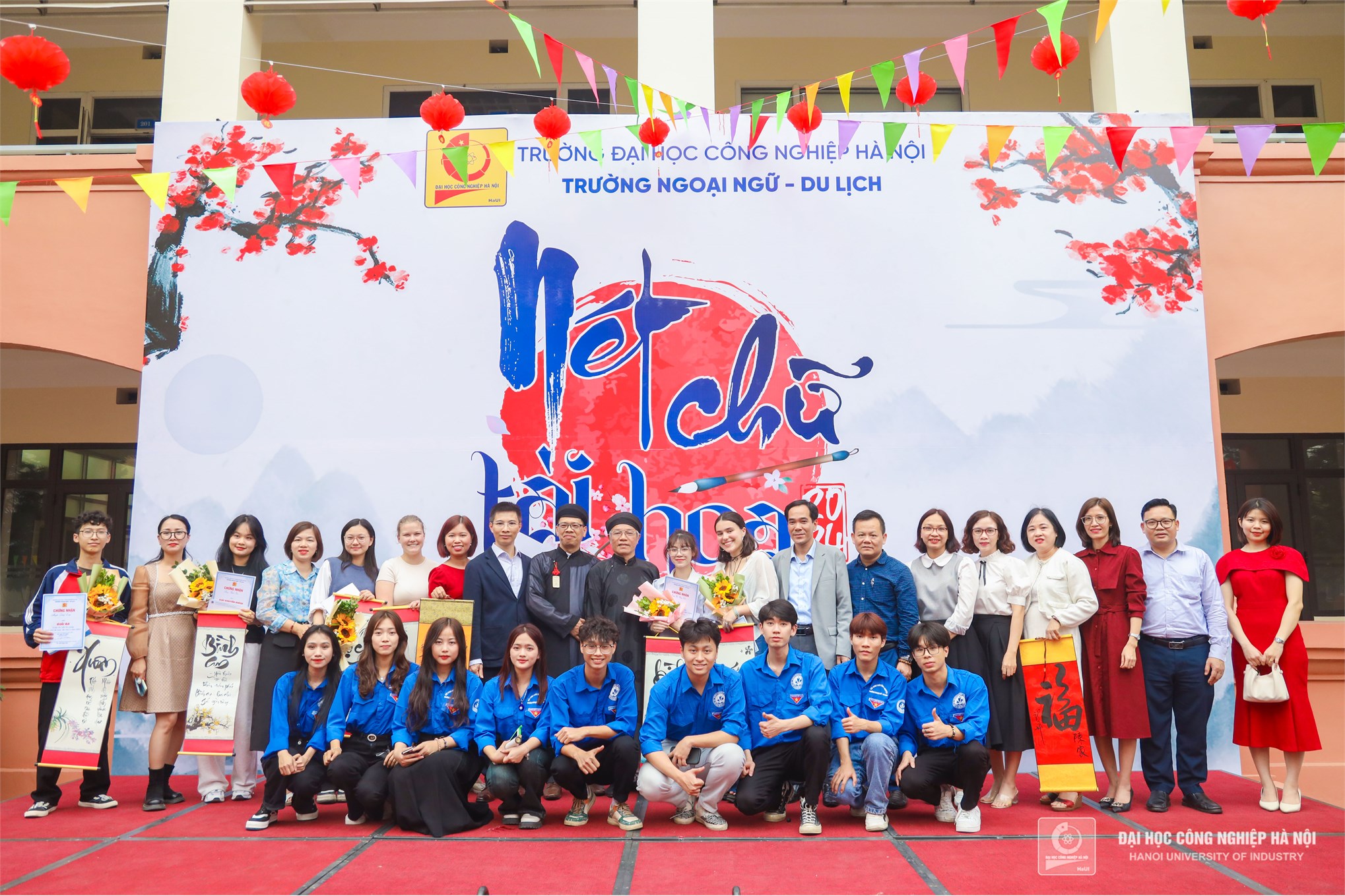 Nét chữ tài hoa 2024: Giữ gìn và phát huy nét đẹp văn hóa trong ngày Tết Việt