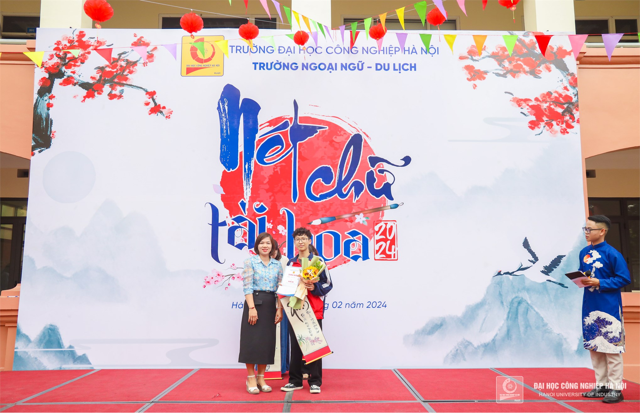 Calligraphy Writing Competition: Talented Handwriting 2024 Celebrates Cultural Beauty during Vietnamese Tet