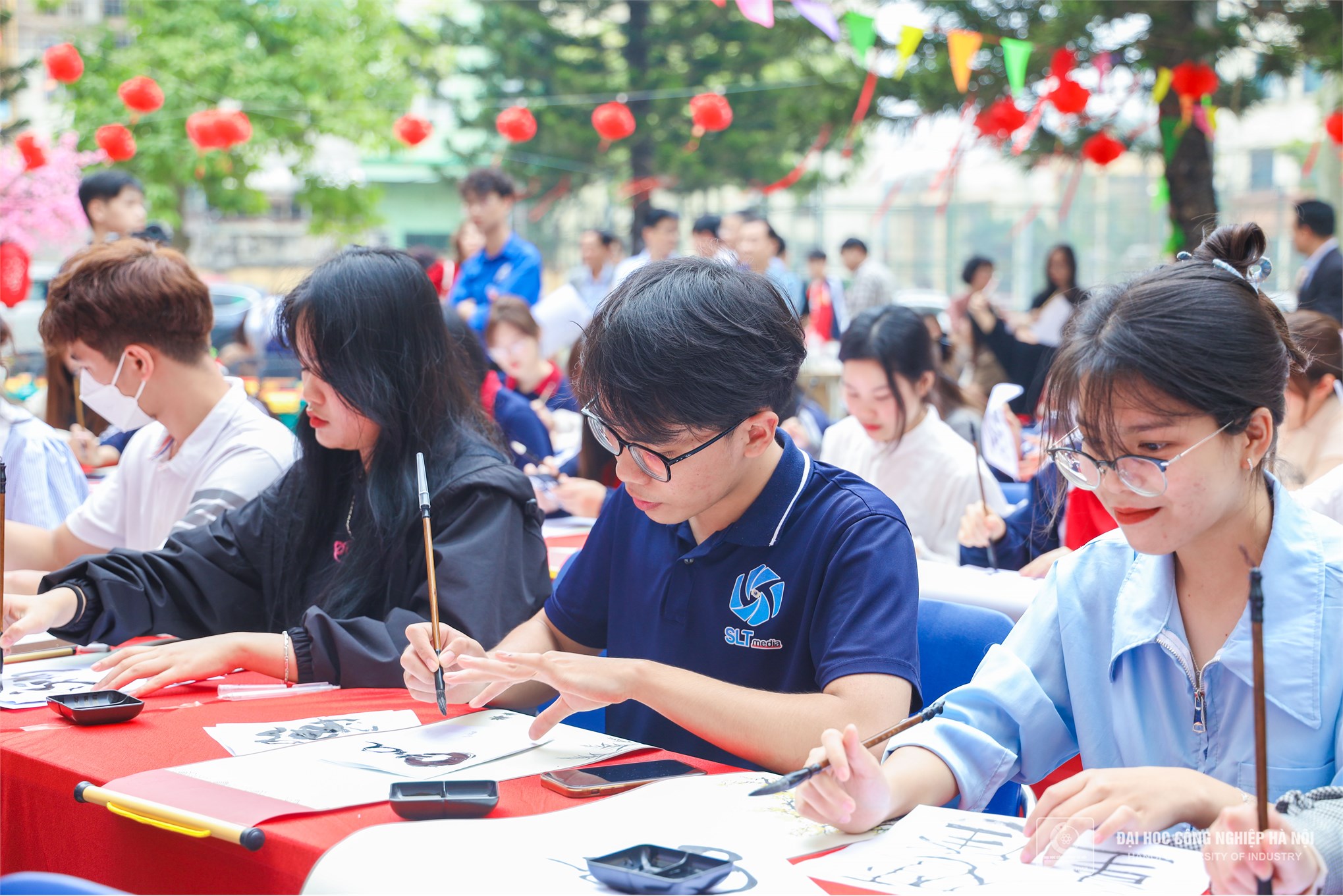 Calligraphy Writing Competition: Talented Handwriting 2024 Celebrates Cultural Beauty during Vietnamese Tet