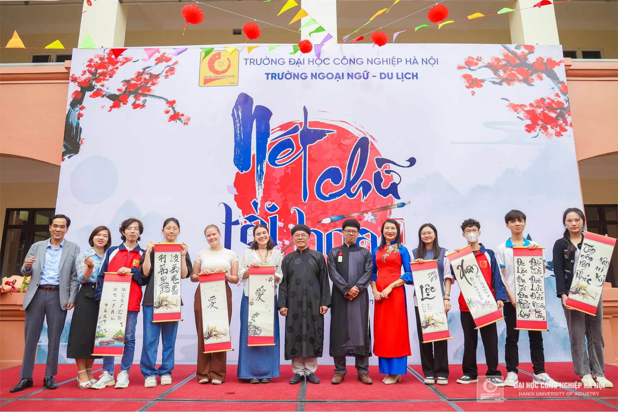 Calligraphy Writing Competition: Talented Handwriting 2024 Celebrates Cultural Beauty during Vietnamese Tet