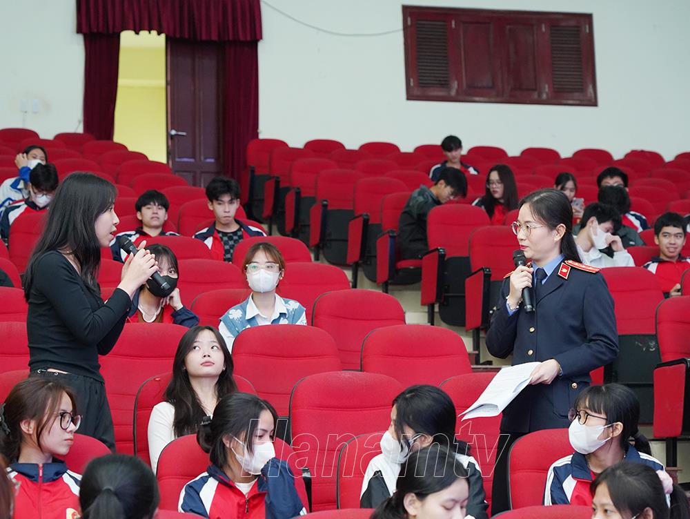 [hanamtv] Gần 300 sinh viên Trường đại học Công nghiệp Hà Nội, cơ sở Hà Nam được phổ biến, giáo dục pháp luật qua phiên tòa giả định