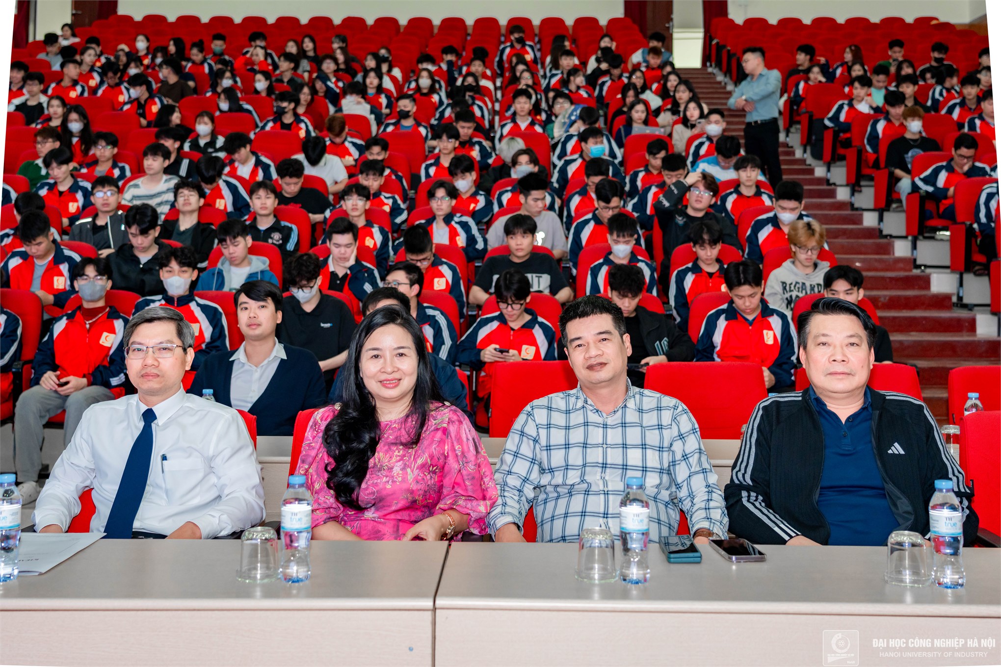 Hơn 300 sinh viên HaUI tham dự Phiên tòa giả định tại cơ sở Hà Nam 