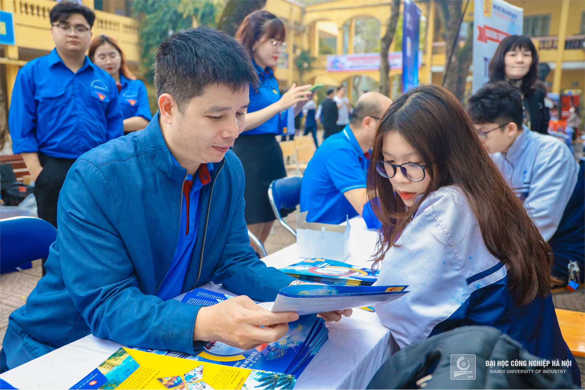 Học bổng, khối ngành công nghệ kỹ thuật, ngôn ngữ và chương trình liên kết đào tạo quốc tế thu hút sự quan tâm của học sinh của Trường THPT Nguyễn Thị Minh Khai
