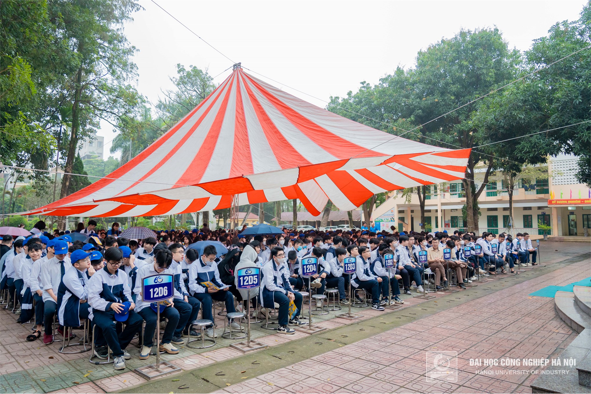 Hanoi University of Industry Supports Xuan Dinh High School Students in Admission Journey
