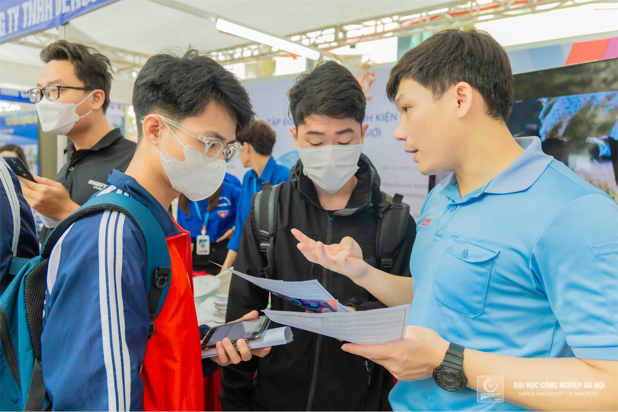 [daibieunhandan] Hơn 7.000 cơ hội việc làm cho sinh viên tại Ngày hội việc làm của Trường ĐH Công nghiệp Hà Nội