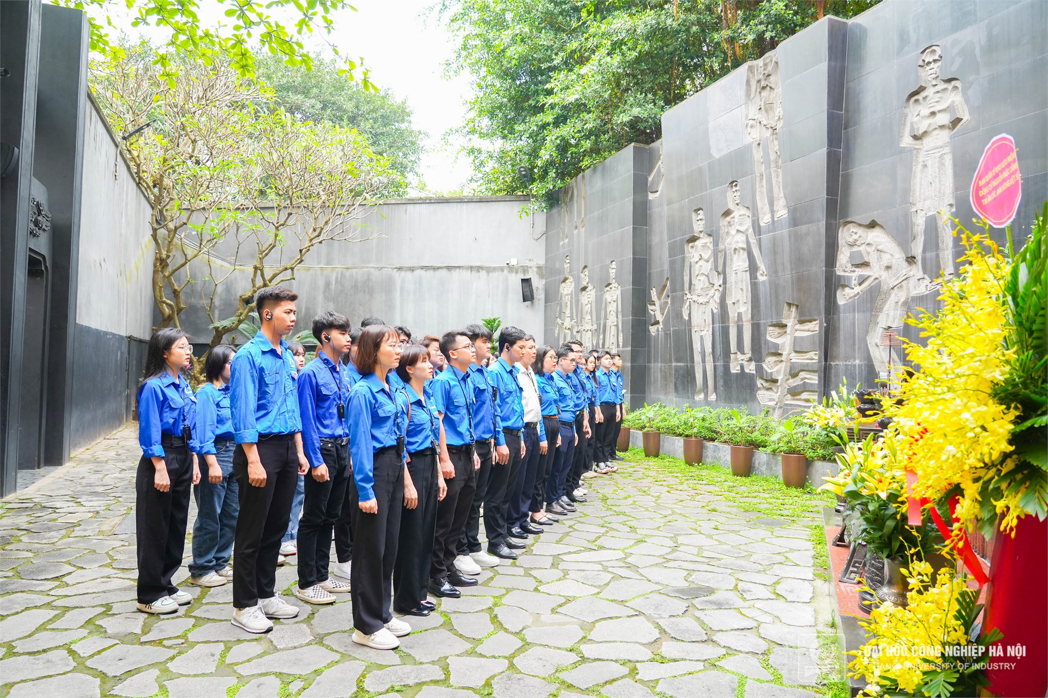 Hành trình tri ân của đoàn sinh viên tiêu biểu Đại học Công nghiệp Hà Nội 
