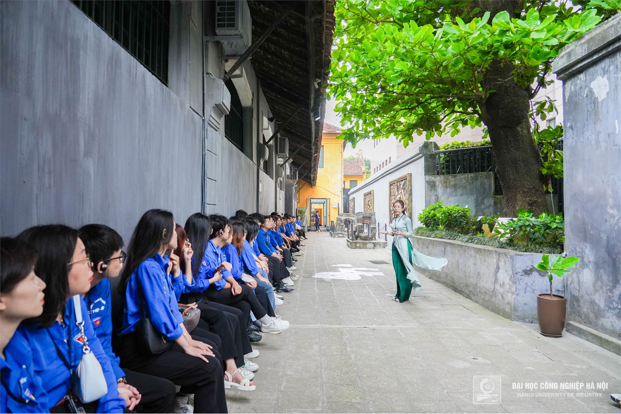 Hành trình tri ân của đoàn sinh viên tiêu biểu Đại học Công nghiệp Hà Nội 