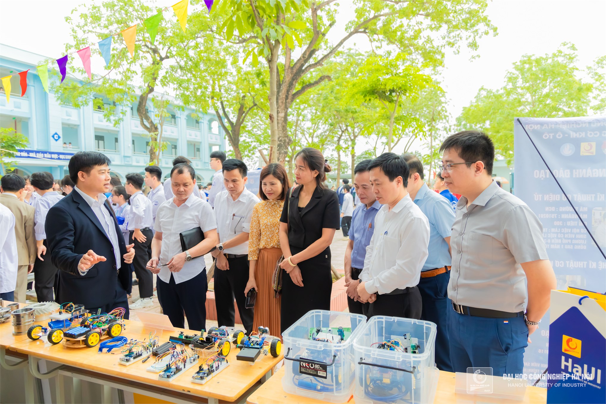 Trường Cơ khí – Ô tô, Đại học Công nghiệp Hà Nội góp phần nâng cao chất lượng giáo dục STEM