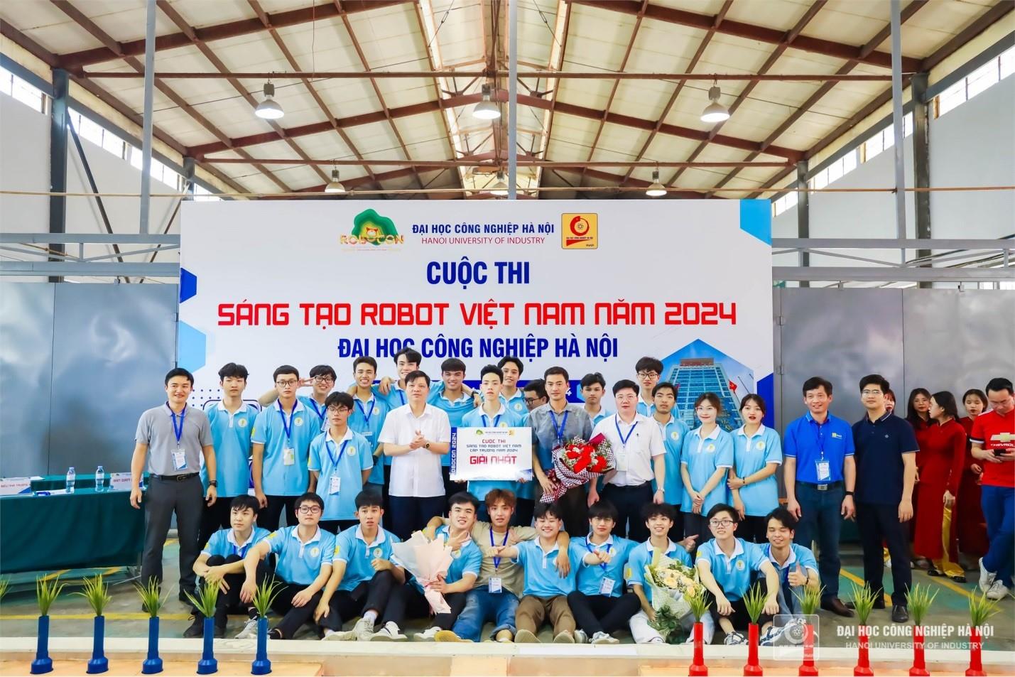 [khcncongthuong] Đại học Công nghiệp Hà Nội: Khuyến khích đẩy mạnh các cuộc thi Robocon