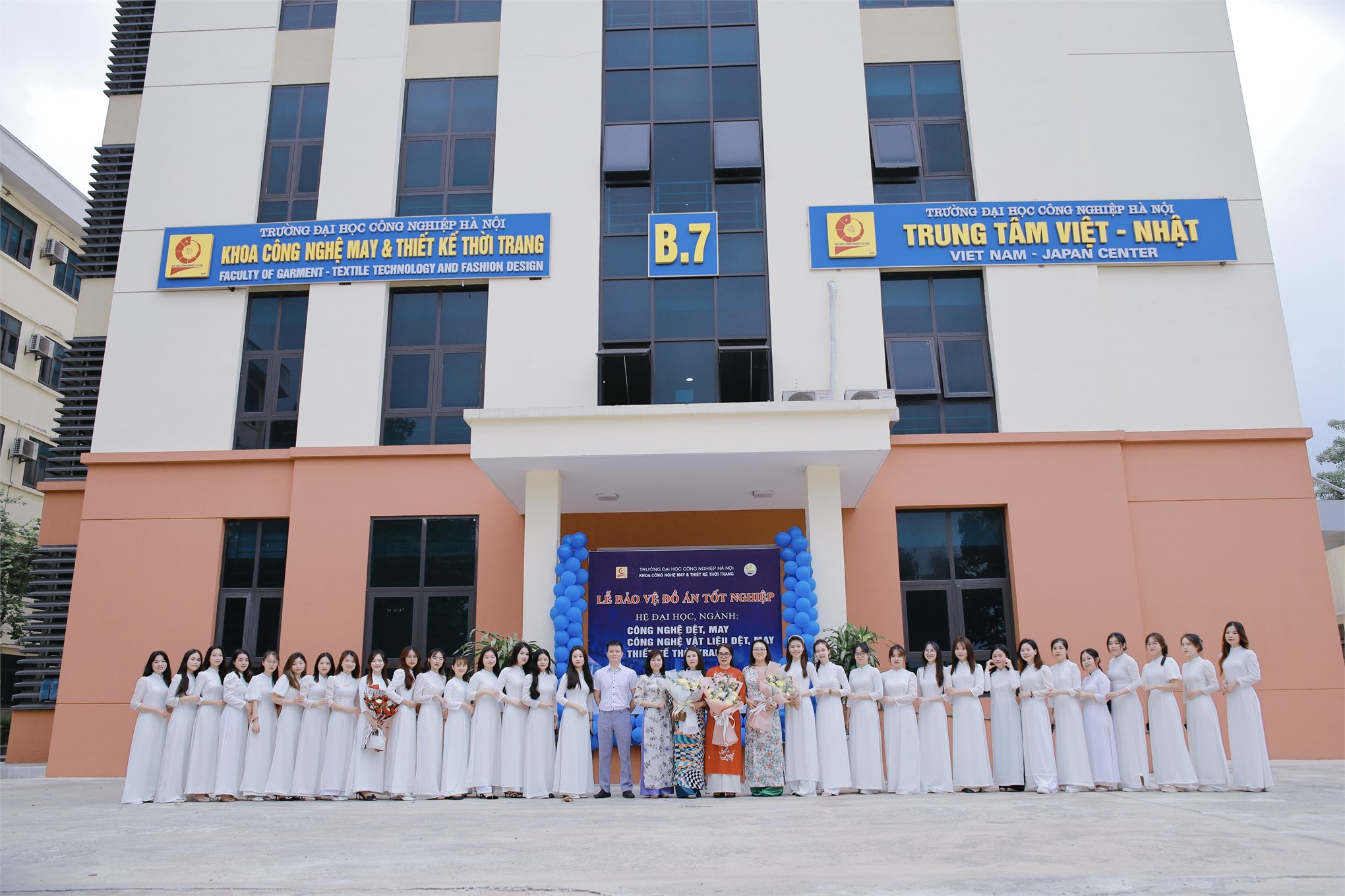 HaUI Graduation Season: A Season Filled with Love