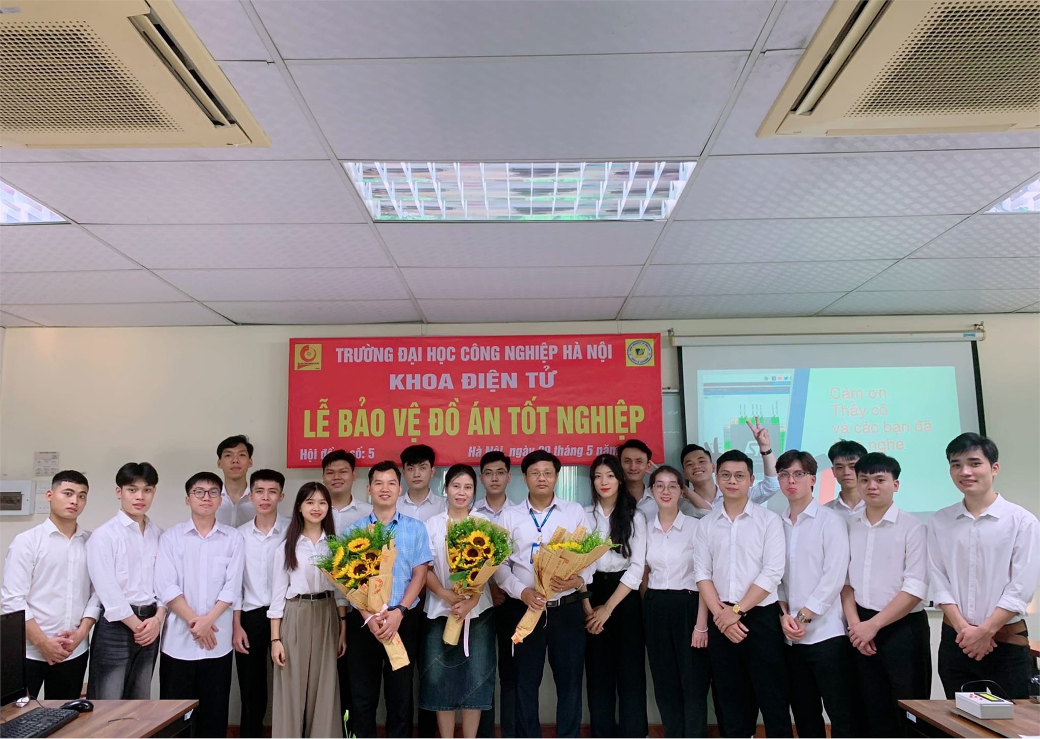 HaUI Graduation Season: A Season Filled with Love