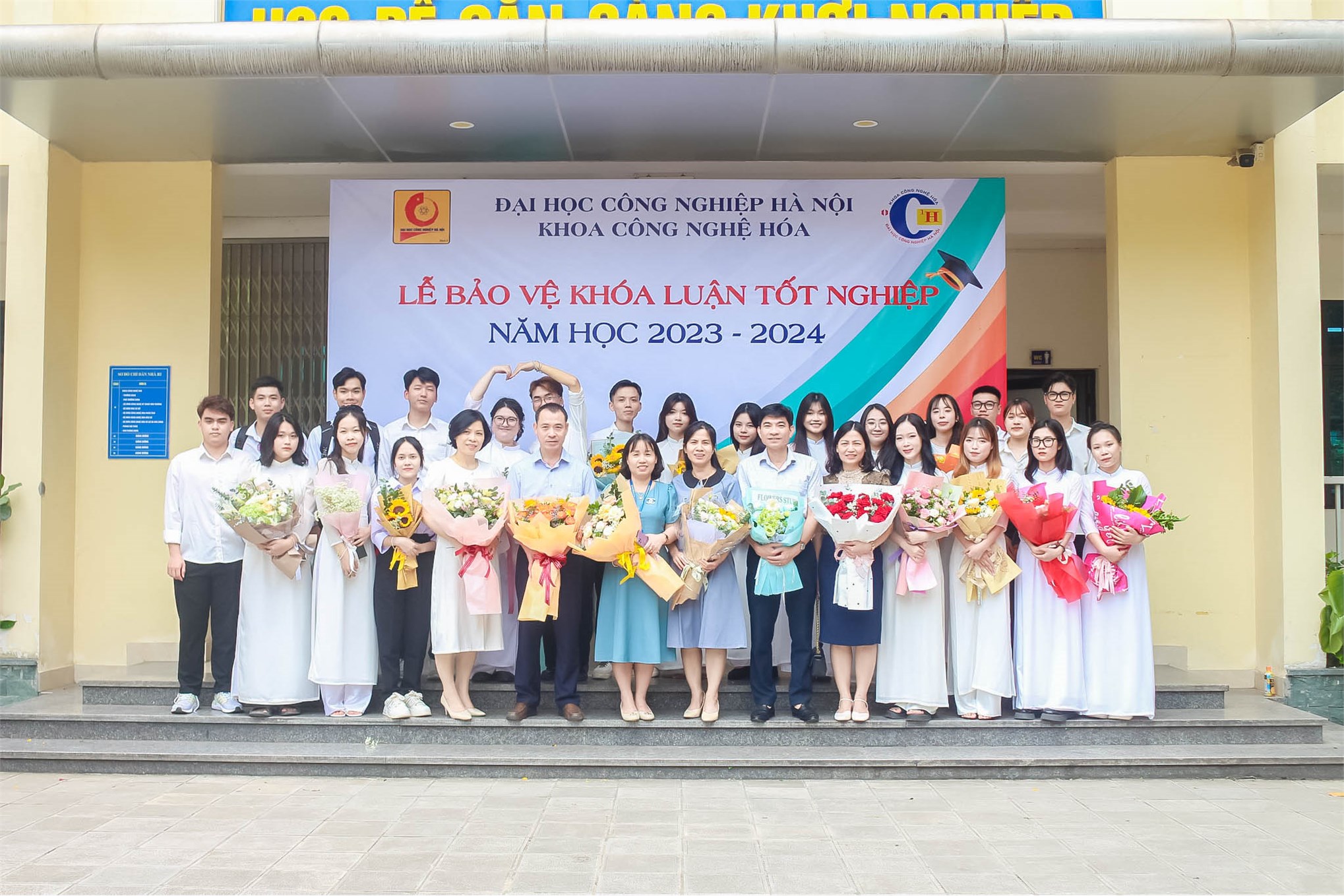 HaUI Graduation Season: A Season Filled with Love