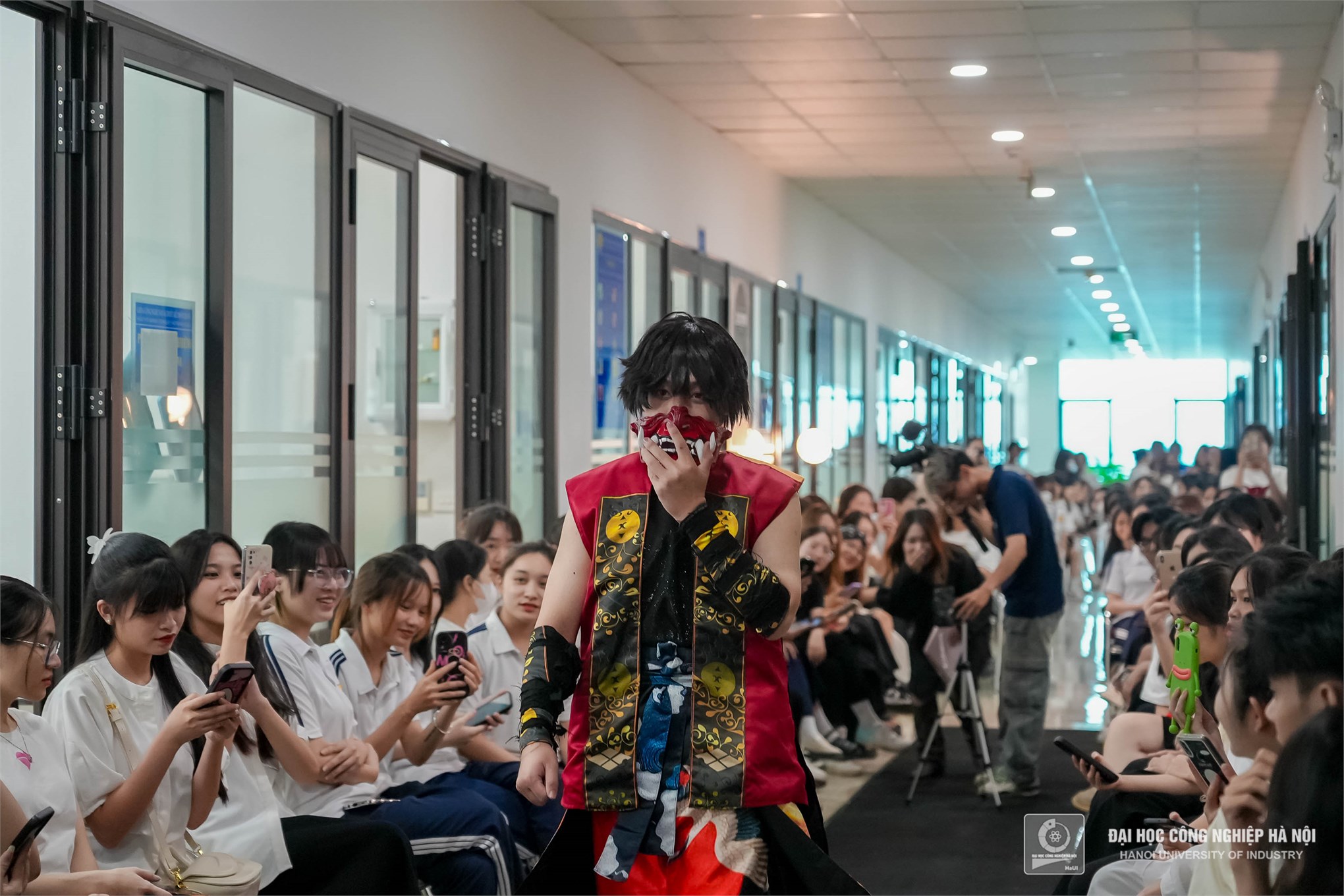 HaUI Students Dazzle at Graduation Fashion Show