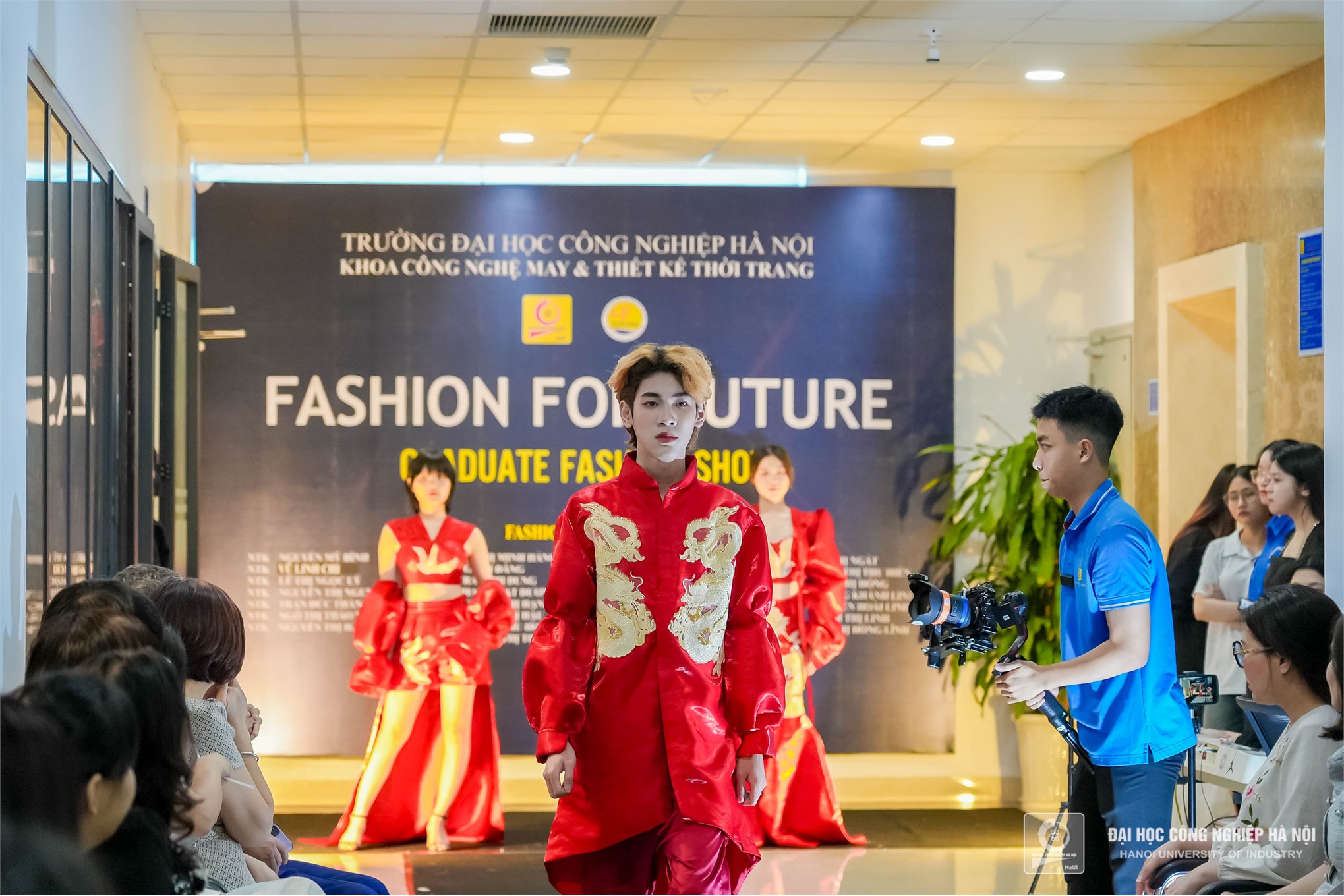 HaUI Students Dazzle at Graduation Fashion Show