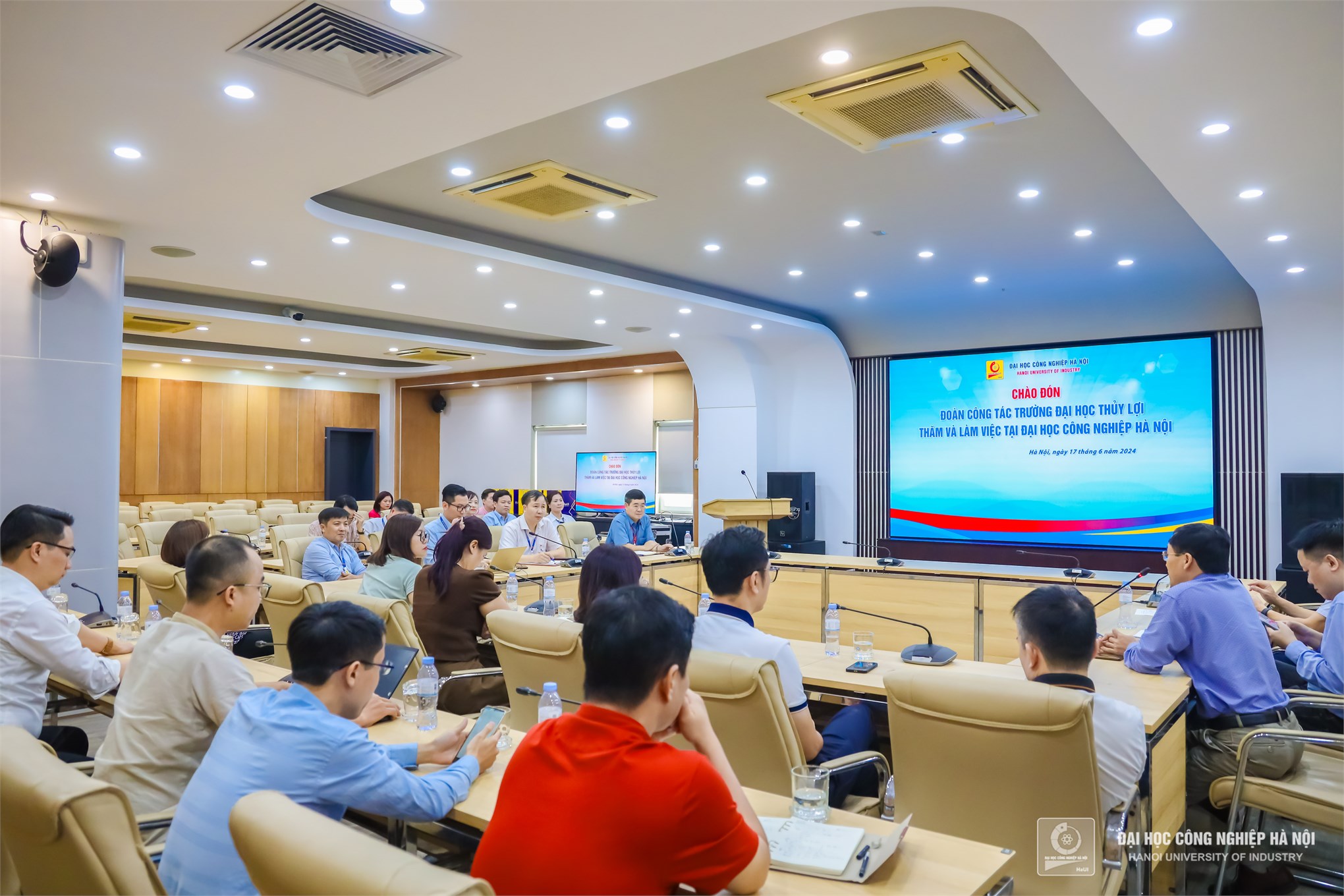 Enhancing Coordination and Exchange of Digital Transformation Experiences between HaUI and Thuy Loi University