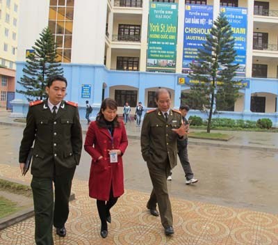 Đoàn cán bộ Công an thành phố Hà Nội đến thăm và làm việc với trường
