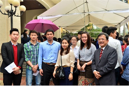 Lưu học sinh CHDCND Lào tại ĐH Công nghiệp Hà Nội tham gia bầu cử đại biểu Quốc hội Lào khóa VIII