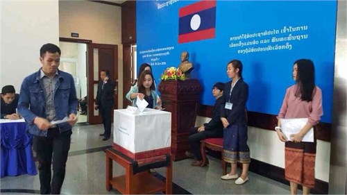 Lưu học sinh CHDCND Lào tại ĐH Công nghiệp Hà Nội tham gia bầu cử đại biểu Quốc hội Lào khóa VIII