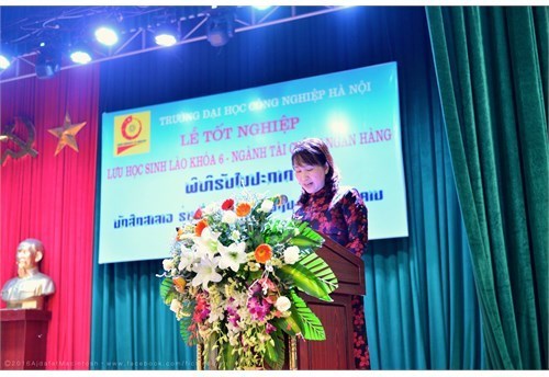 Lễ tốt nghiệp cho LHS Lào khóa 6 ngành Tài chính Ngân hàng