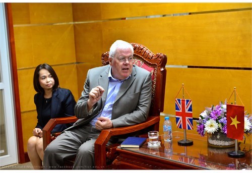 Đón tiếp và làm việc với đoàn công tác trường ĐH York St John (Anh Quốc)