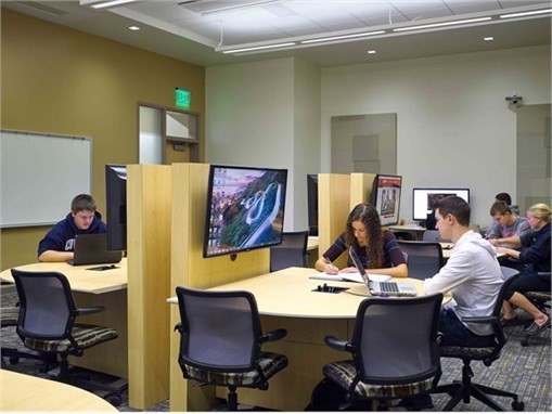 Đón tiếp và làm việc với Trường Đại học Frostburg (Hoa Kỳ)