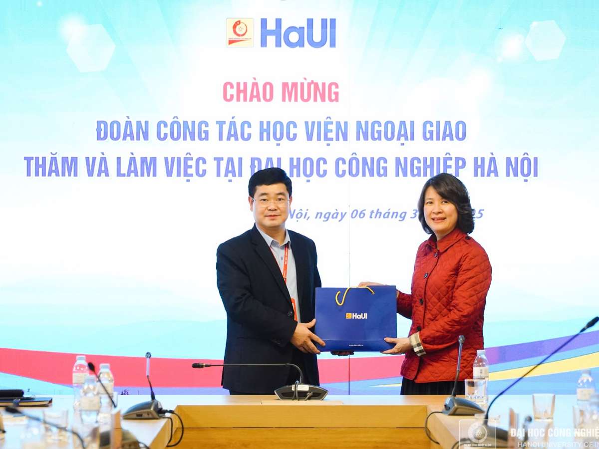 HaUI welcomes and works with the Diplomatic Academy of Vietnam